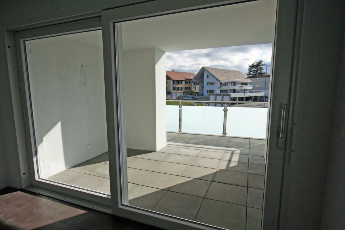 Balkon mit Blick ins Wohnumfeld