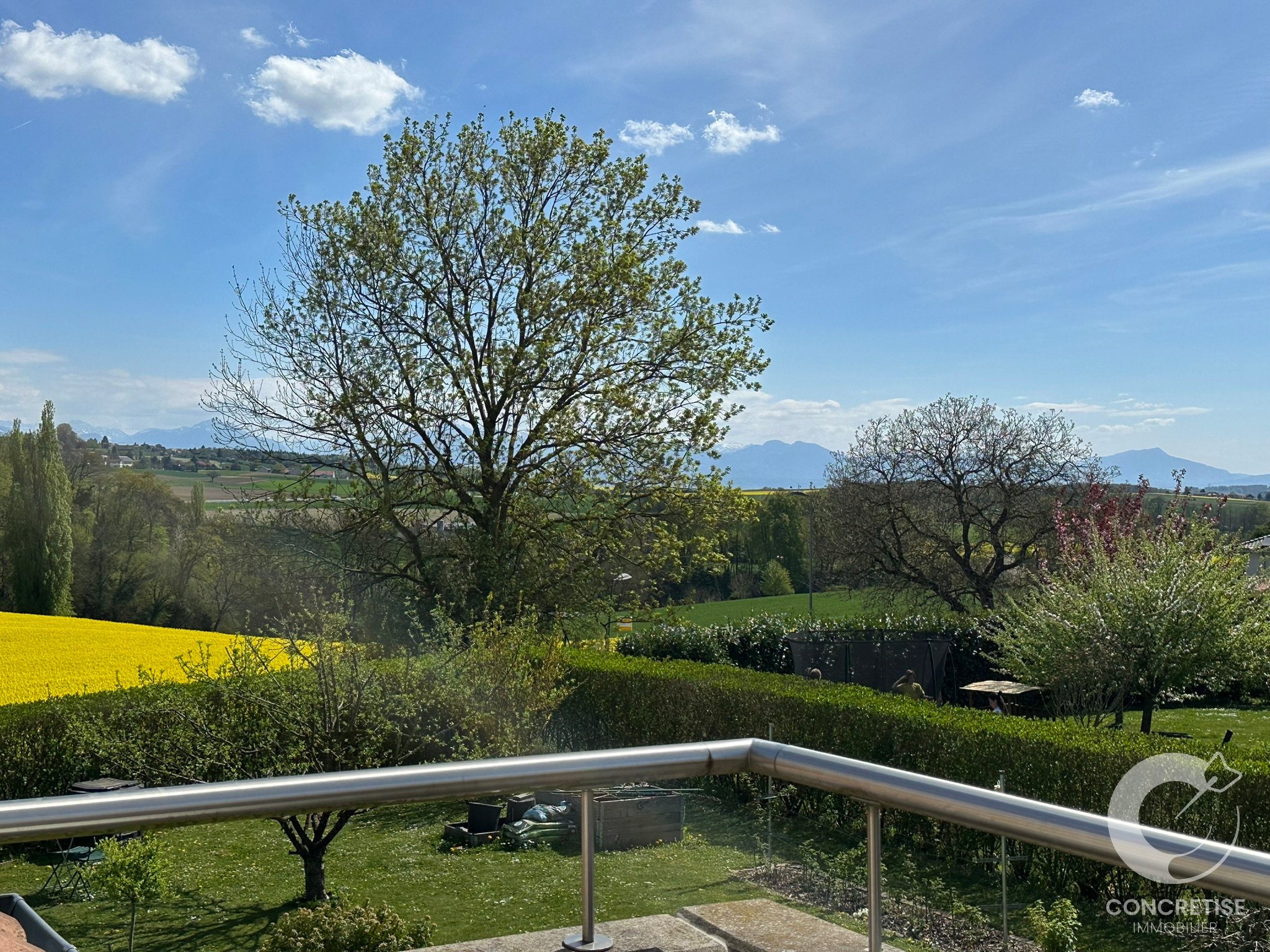 Balkon- und Landschaftsblick