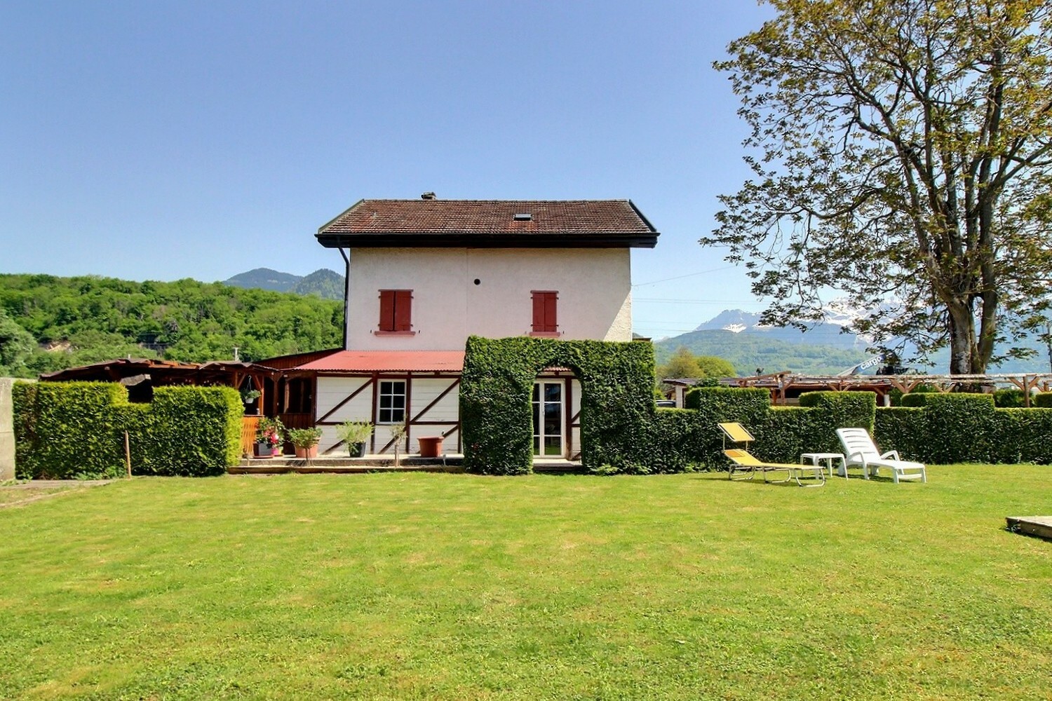 Landhaus mit großem Garten