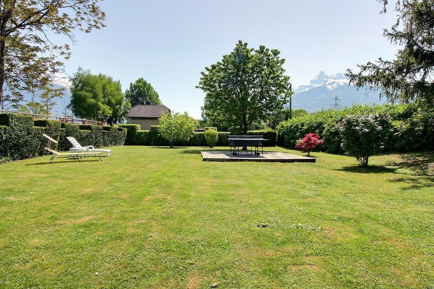 Garten mit Bergblick und Terrasse
