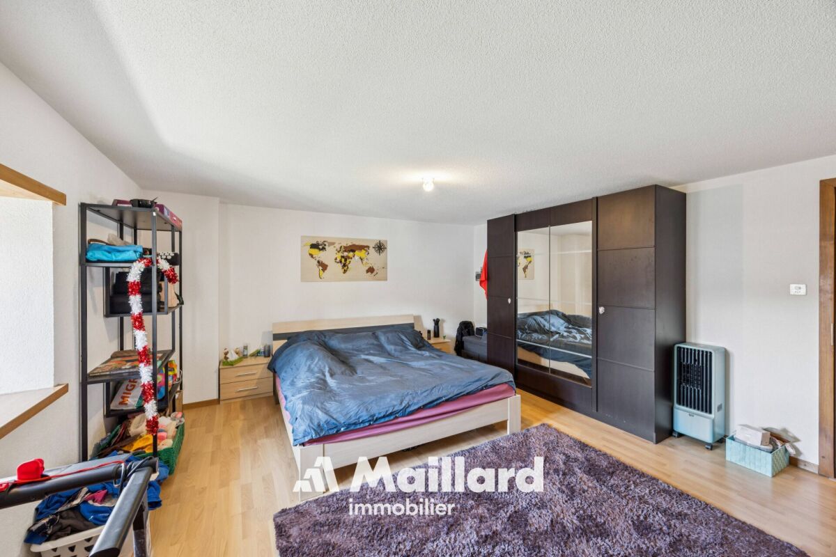 Schlafzimmer mit großem Kleiderschrank