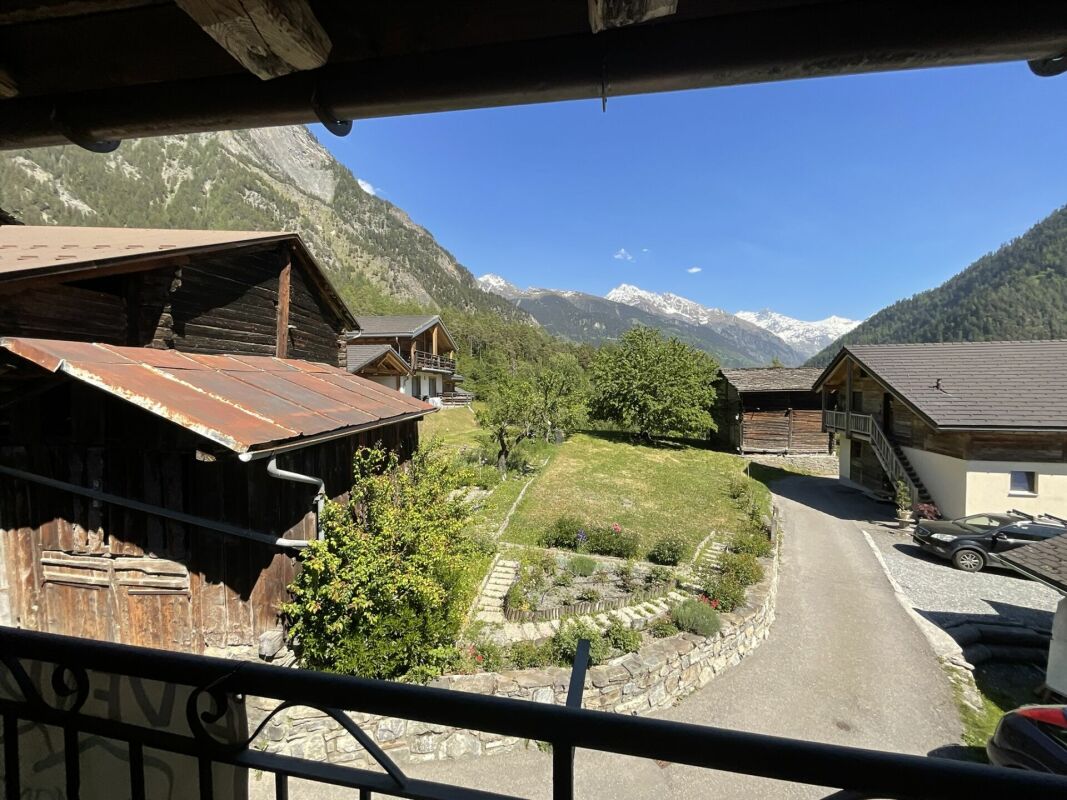 Bergblick von einem Balkon