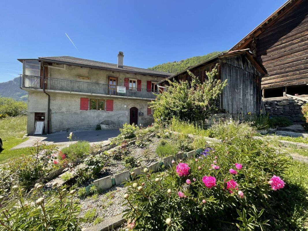 Alpenhaus mit Garten und Scheune