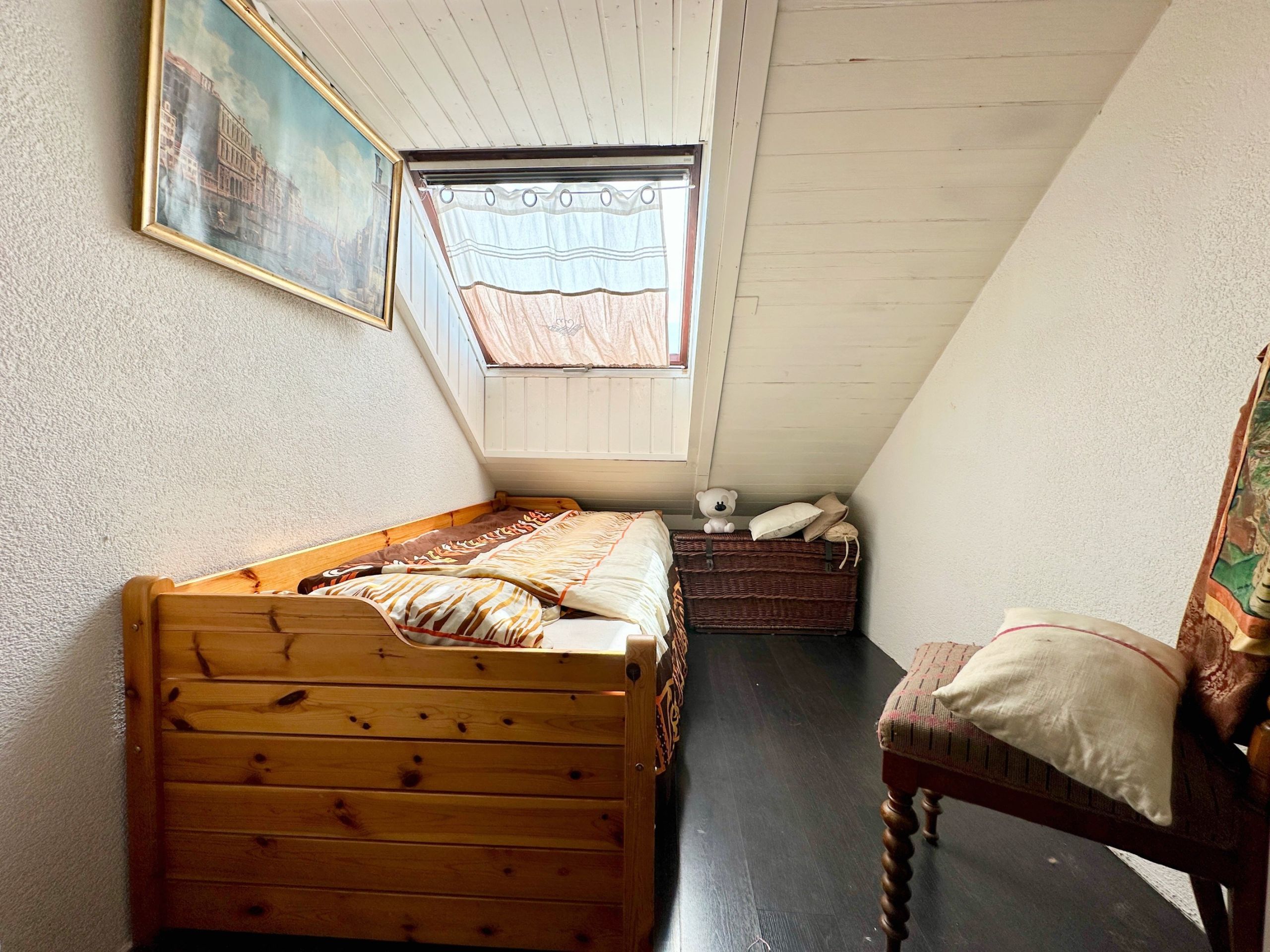 Kleines Dachzimmer-Schlafzimmer