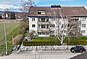 Wohnhaus mit Garten und Balkon