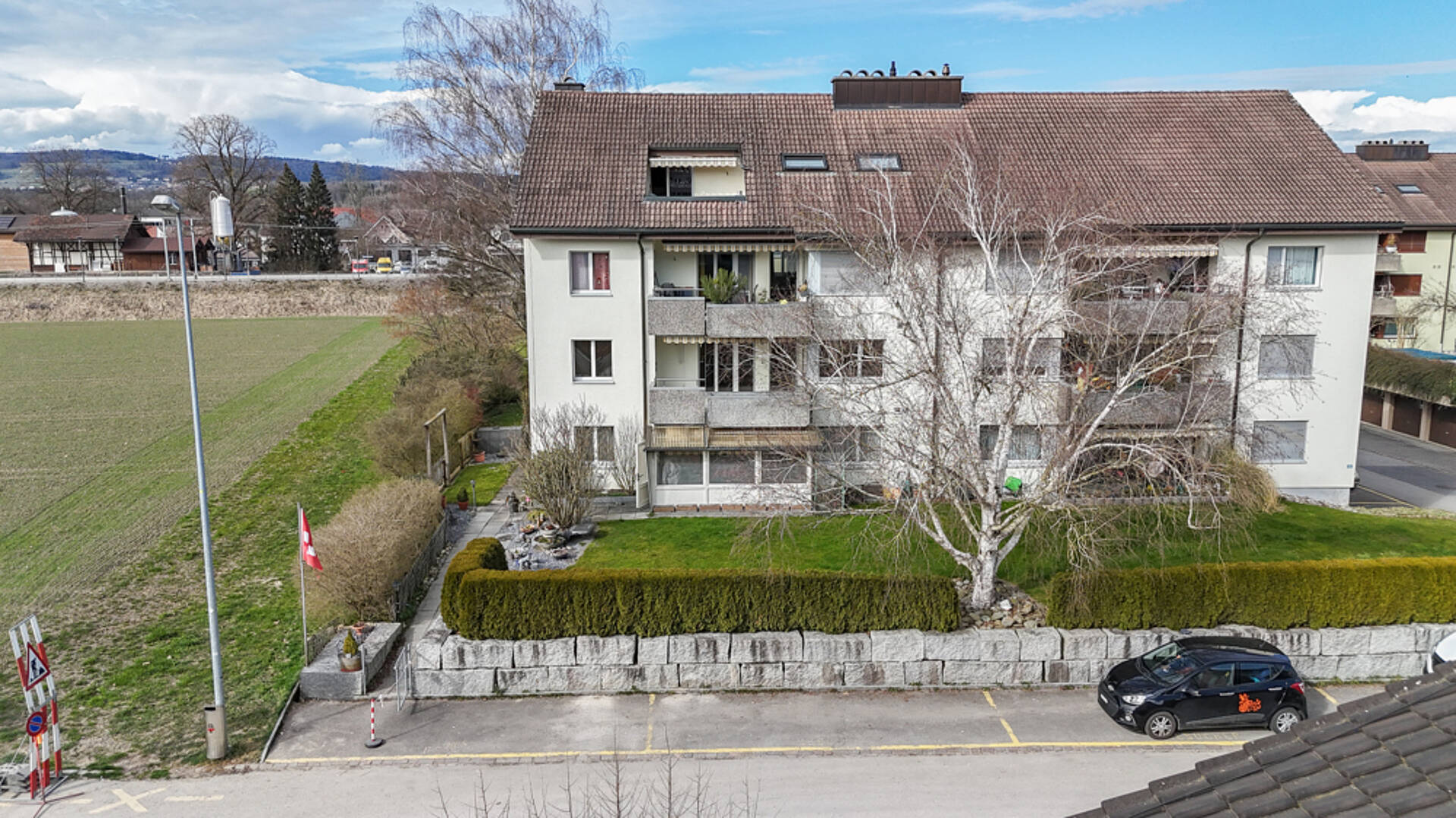Mehrfamilienhaus mit Blick ins Grüne