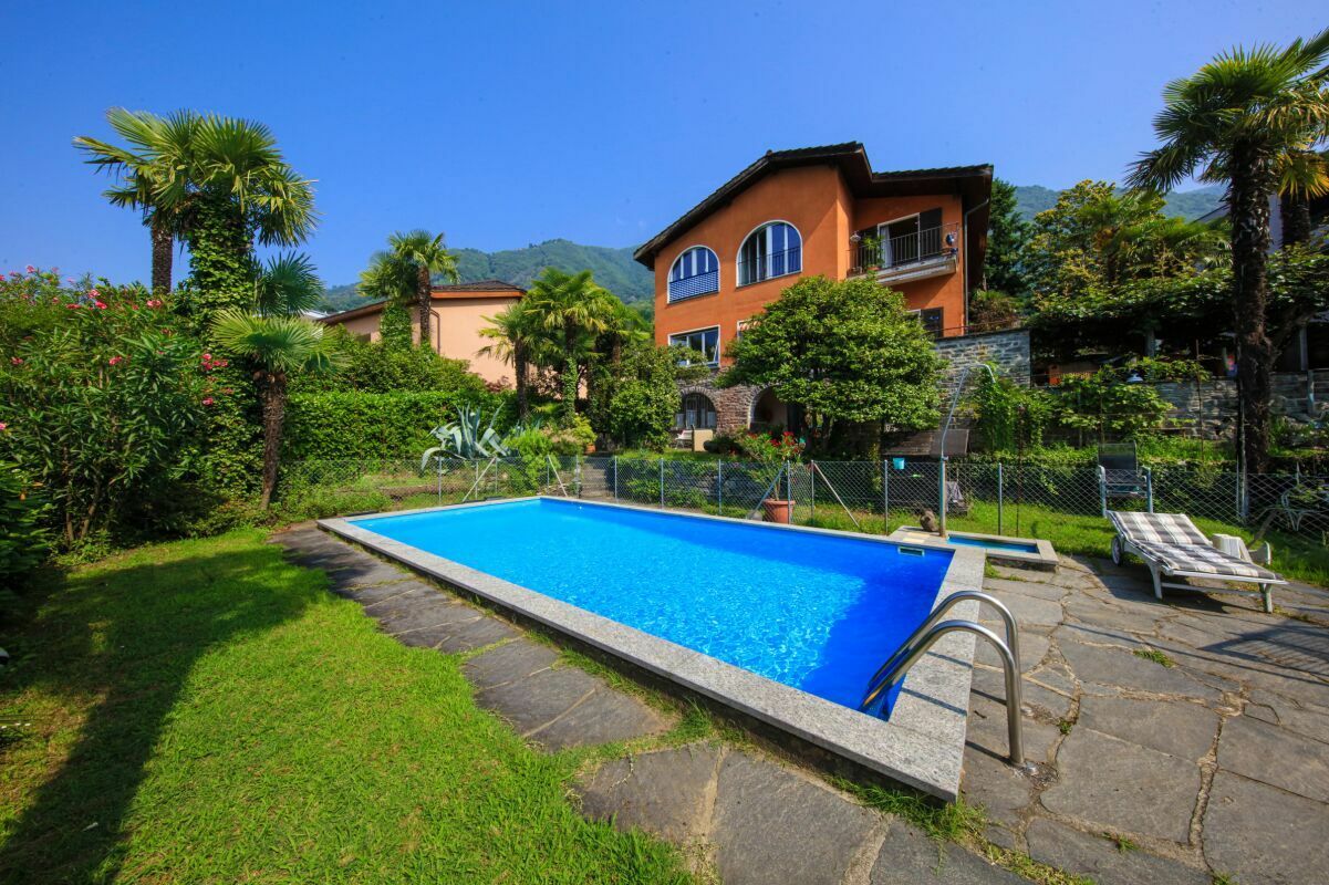 Villa mit Pool und mediterranem Garten