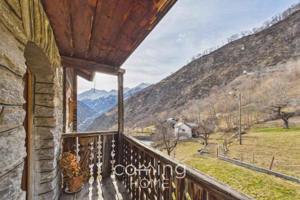 Balkon mit Bergblick