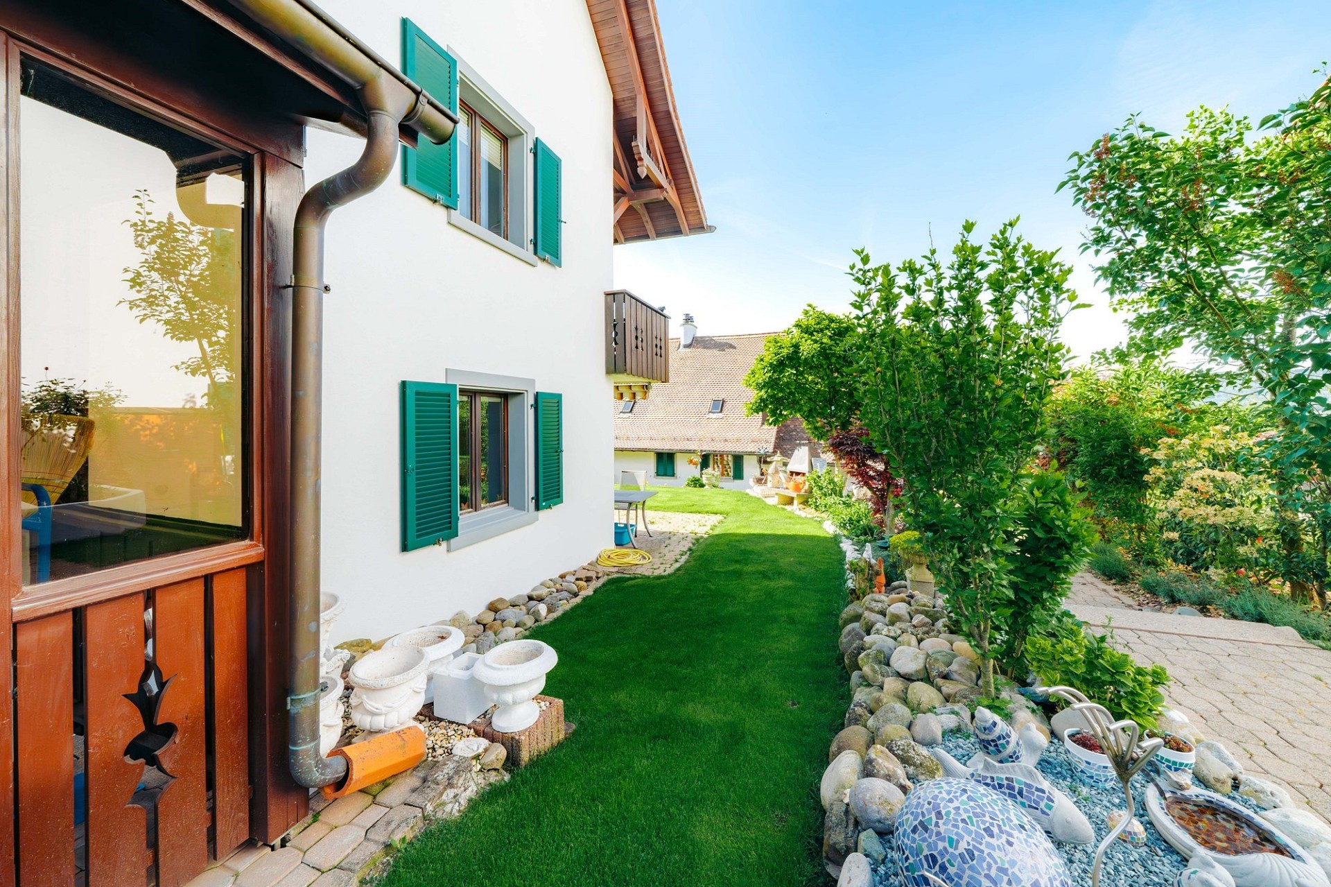 Gartenansicht eines Wohnhauses