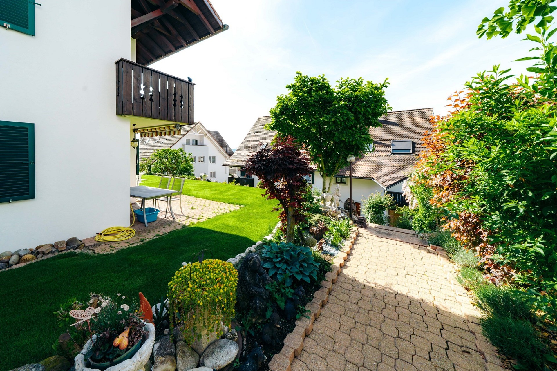 Garten und Außenbereich eines Wohnhauses