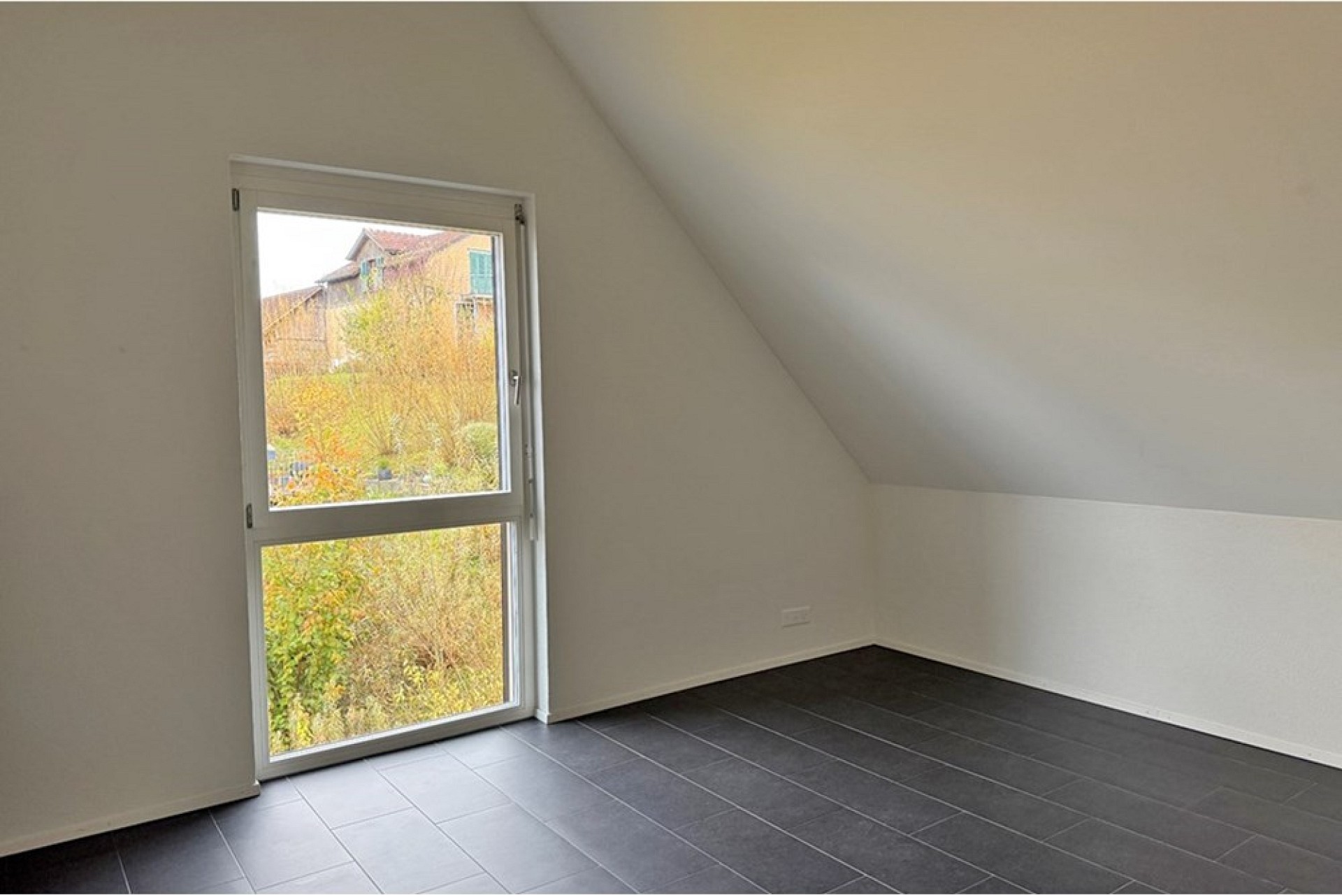 Ausgebauter Dachraum mit Fenster