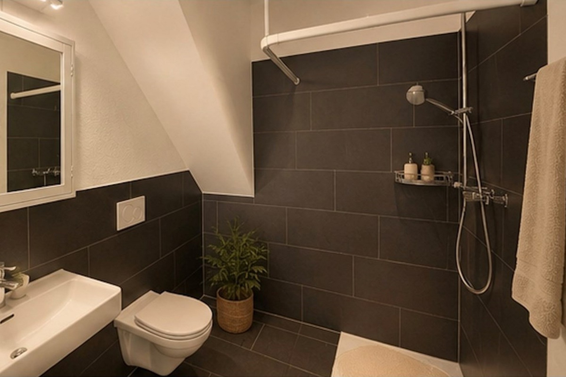 Modernes Badezimmer mit dunkler Fliesenoptik