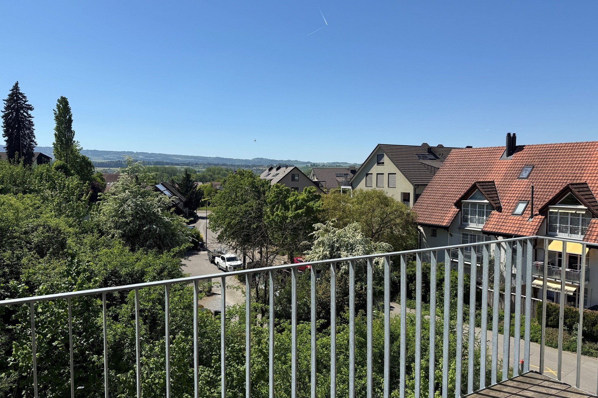 Balkonblick über Wohngebiet