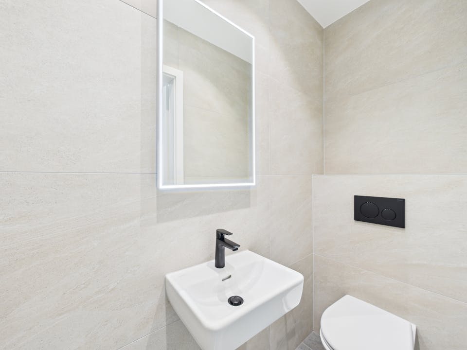 Gäste-WC mit integriertem Waschbecken