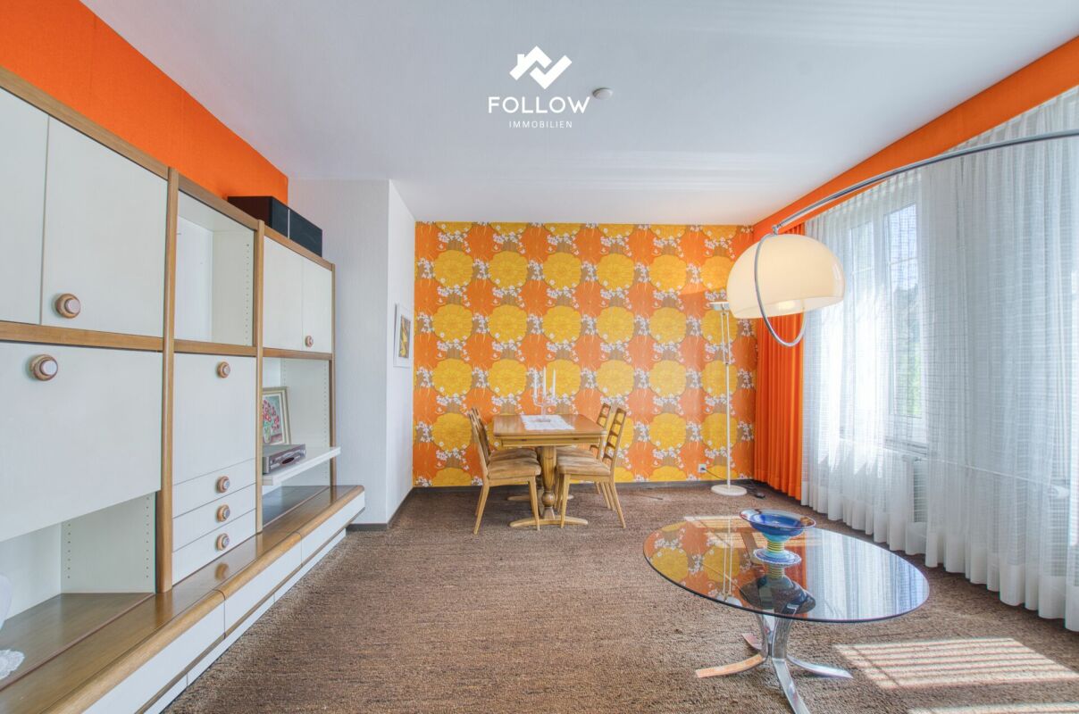 Wohnzimmer mit Essbereich und Retro-Charme
