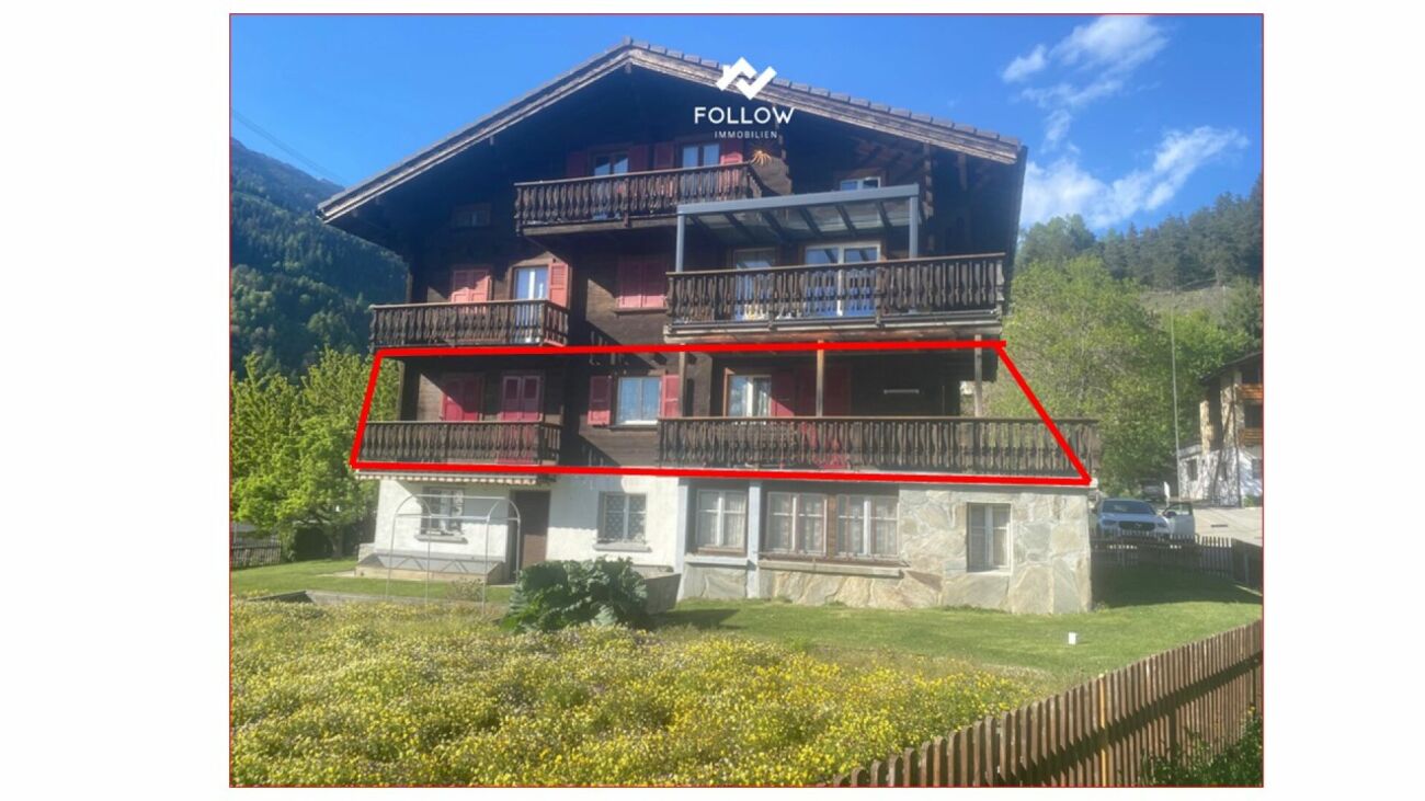 Alpenchalet mit mehreren Balkonen