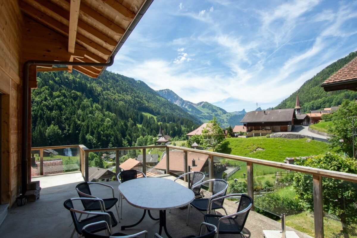Balkon mit Bergblick
