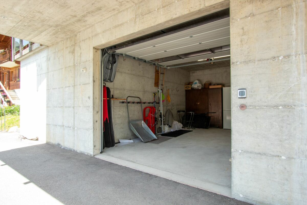 Betonggarage mit offener Toranlage
