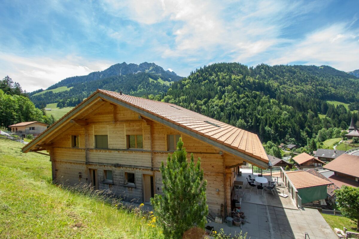 Alpen-Chalet mit Bergpanorama