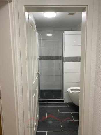 Gäste-WC mit Dusche