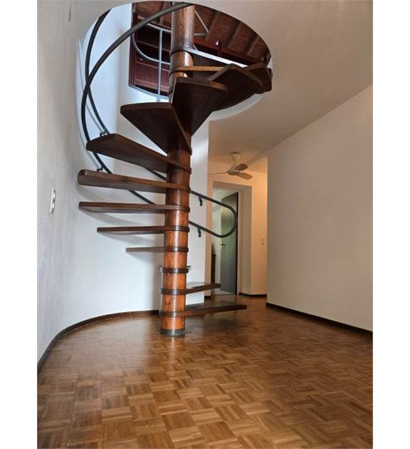 Raum mit Wendeltreppe