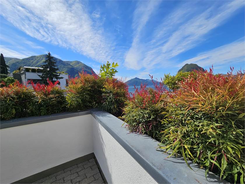Balkon/Terrasse mit Berg- und Seeblick
