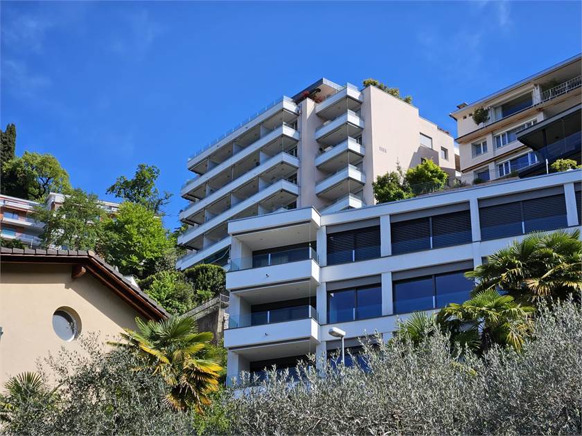 Mehrfamilienhaus mit Terrassen und Hanglage