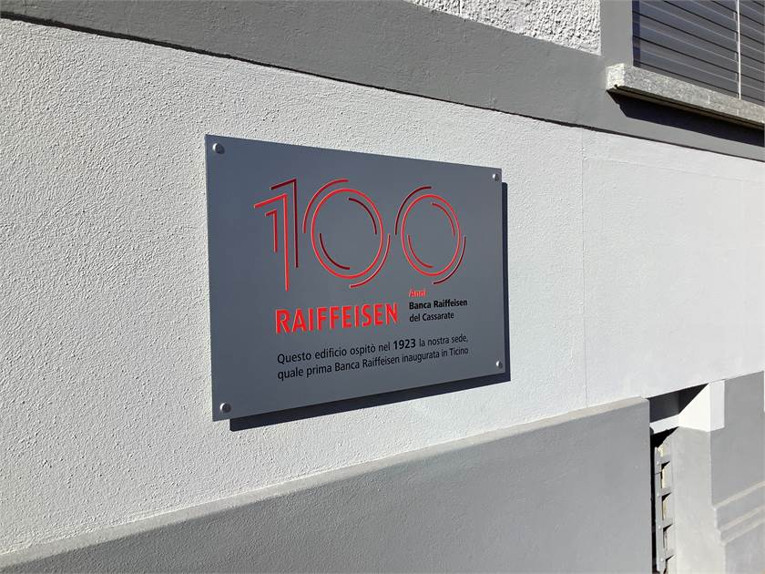 Außenwand mit Gedenktafel