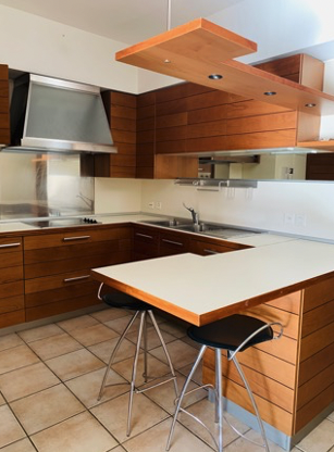 Moderne Küche mit Theke