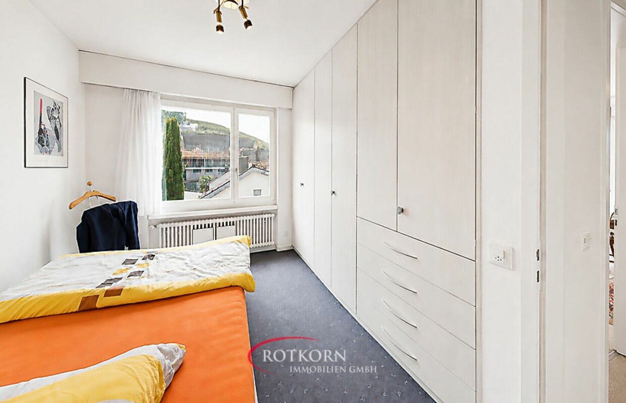Helles Schlafzimmer mit Einbauschränken