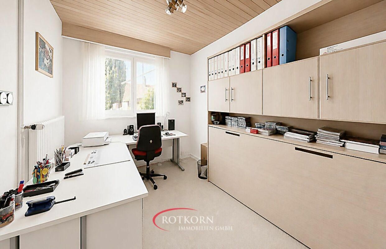 Büro mit Einbauschränken