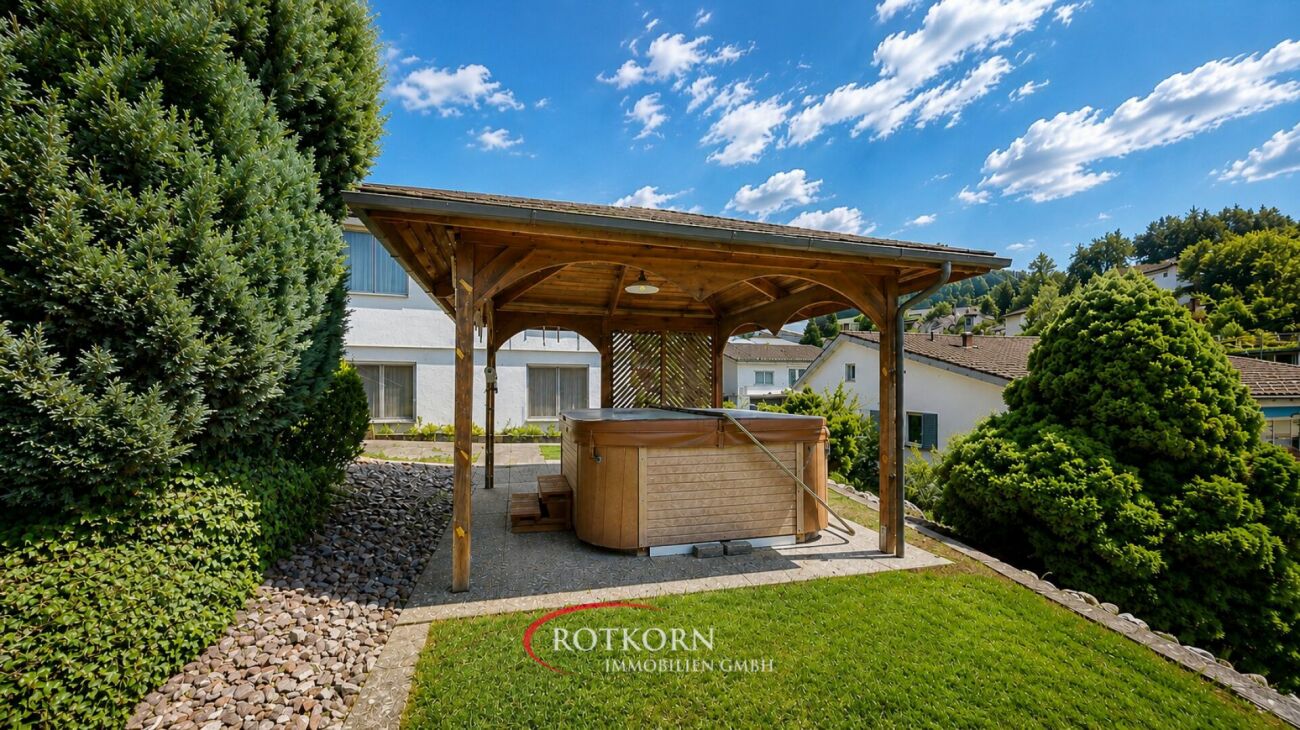 Gartenpavillon mit Whirlpool