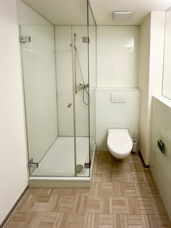 Gäste-WC mit Dusche