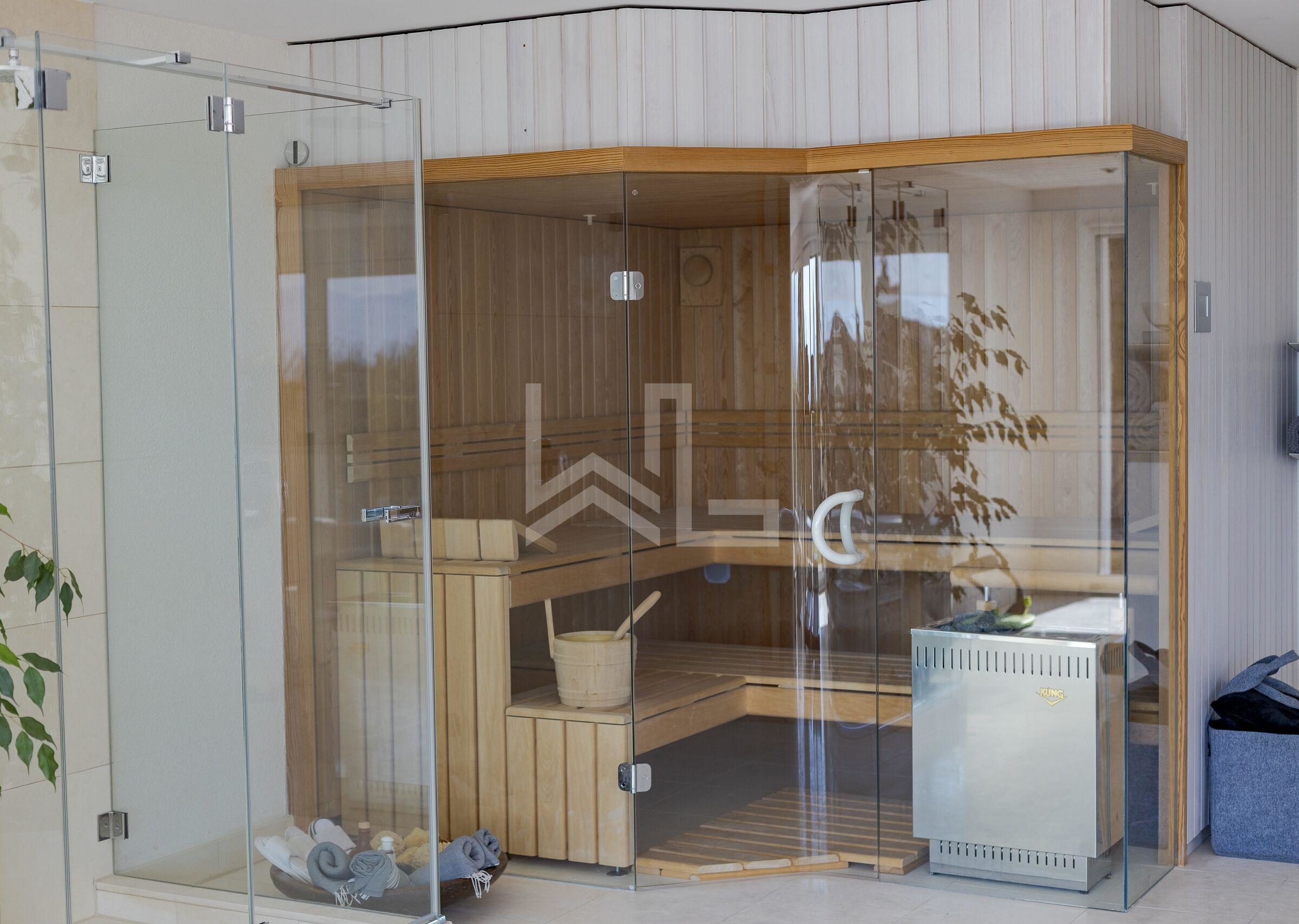 Sauna mit Glastür