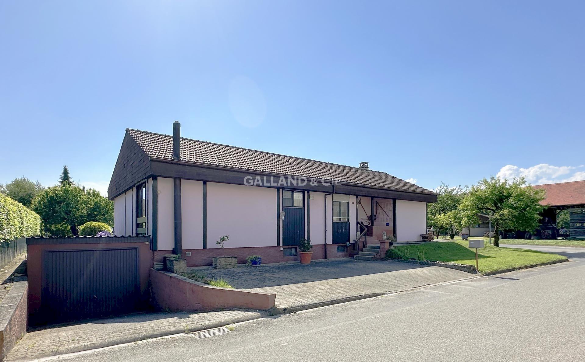 Einfamilienhaus mit Garage und Garten