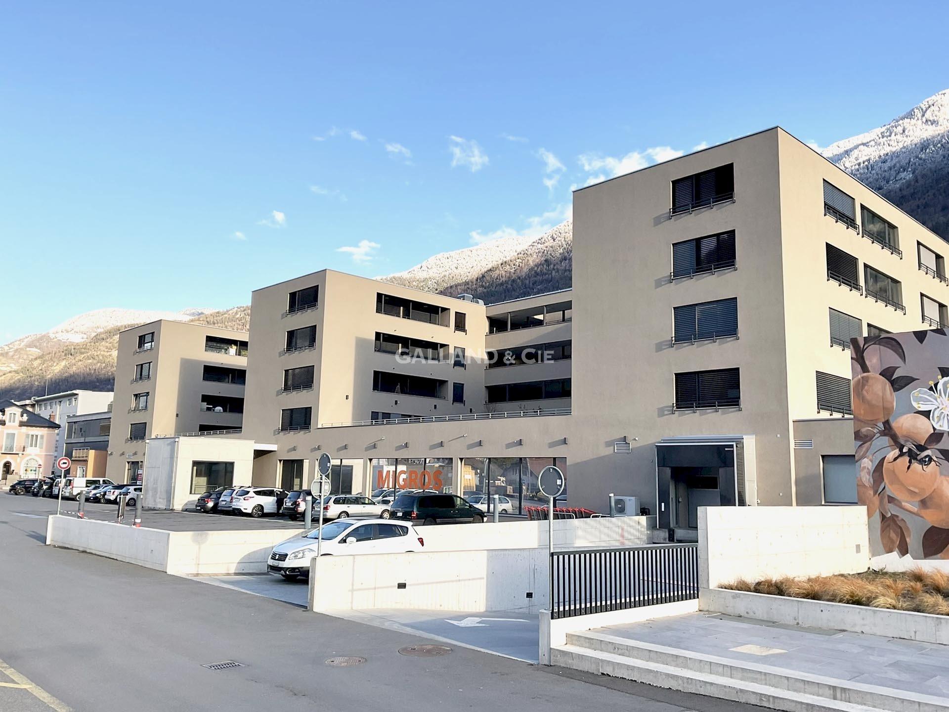 Moderne Wohnanlage mit Ladenlokal im Erdgeschoss