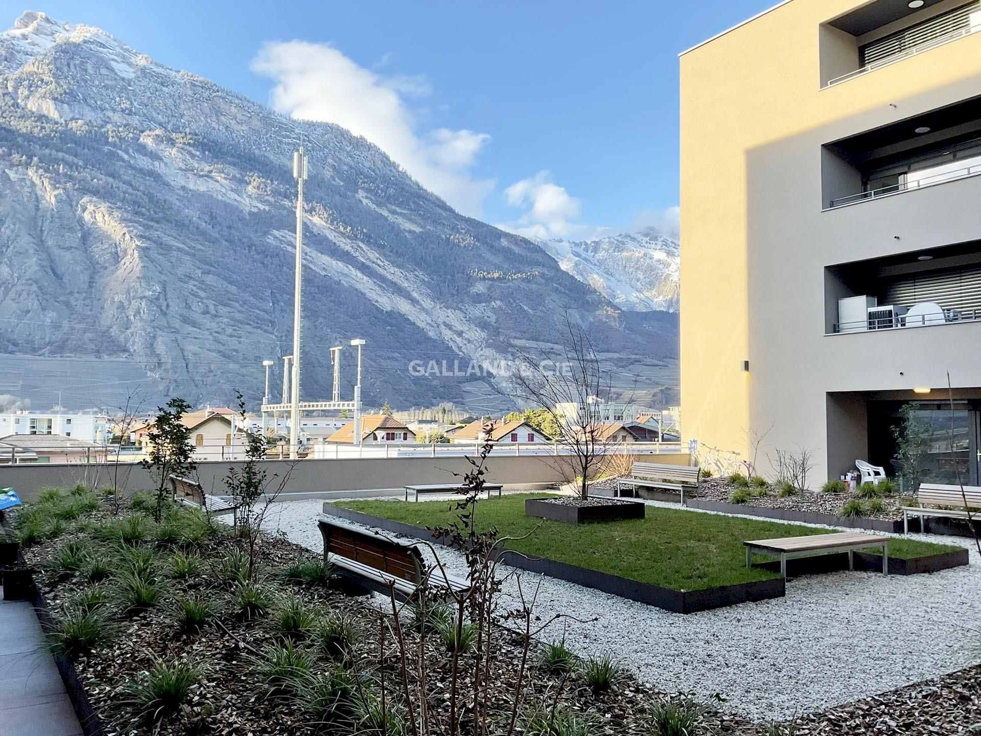 Innenhof mit Bergblick