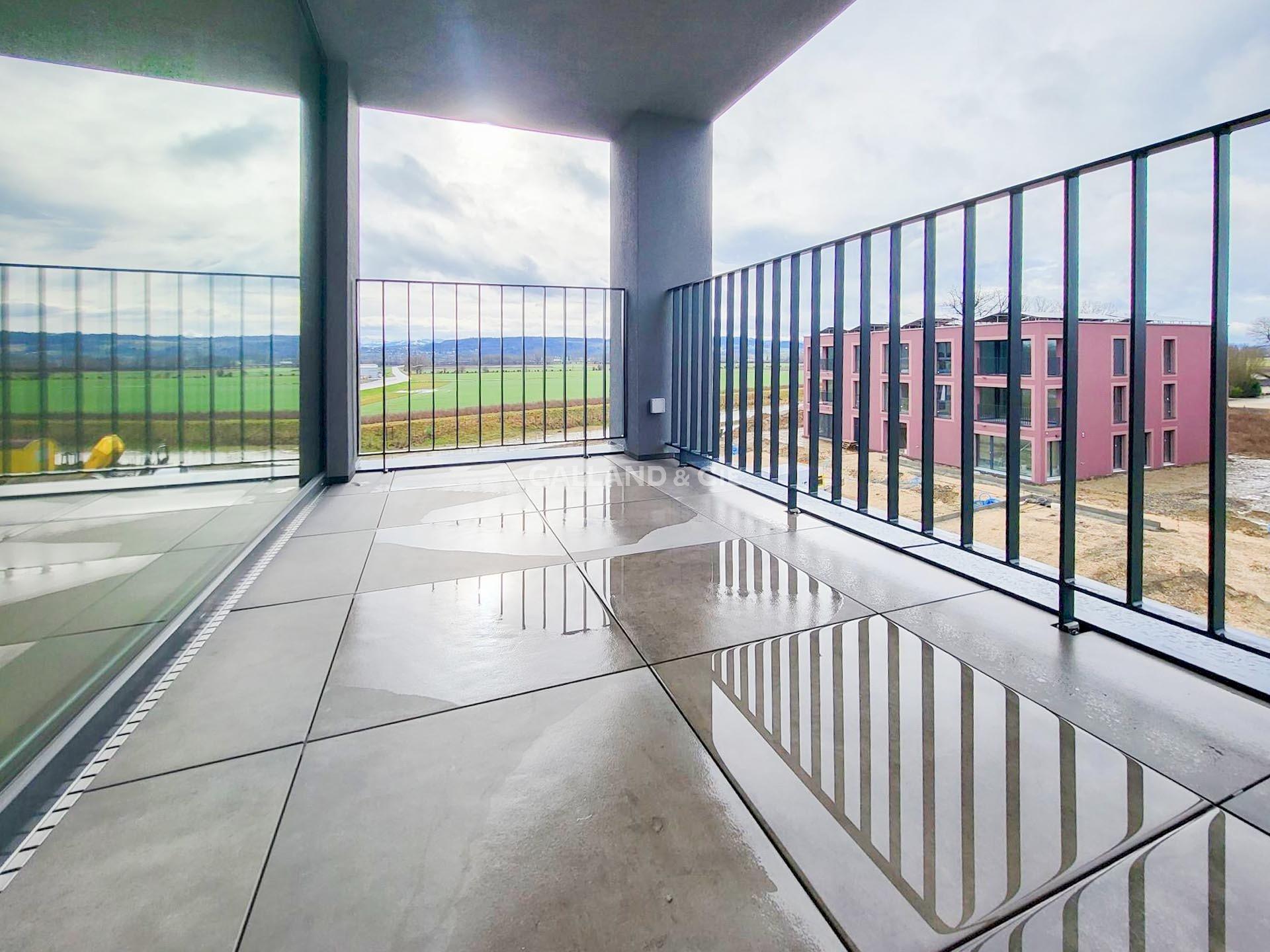 Überdachter Balkon mit Fernblick