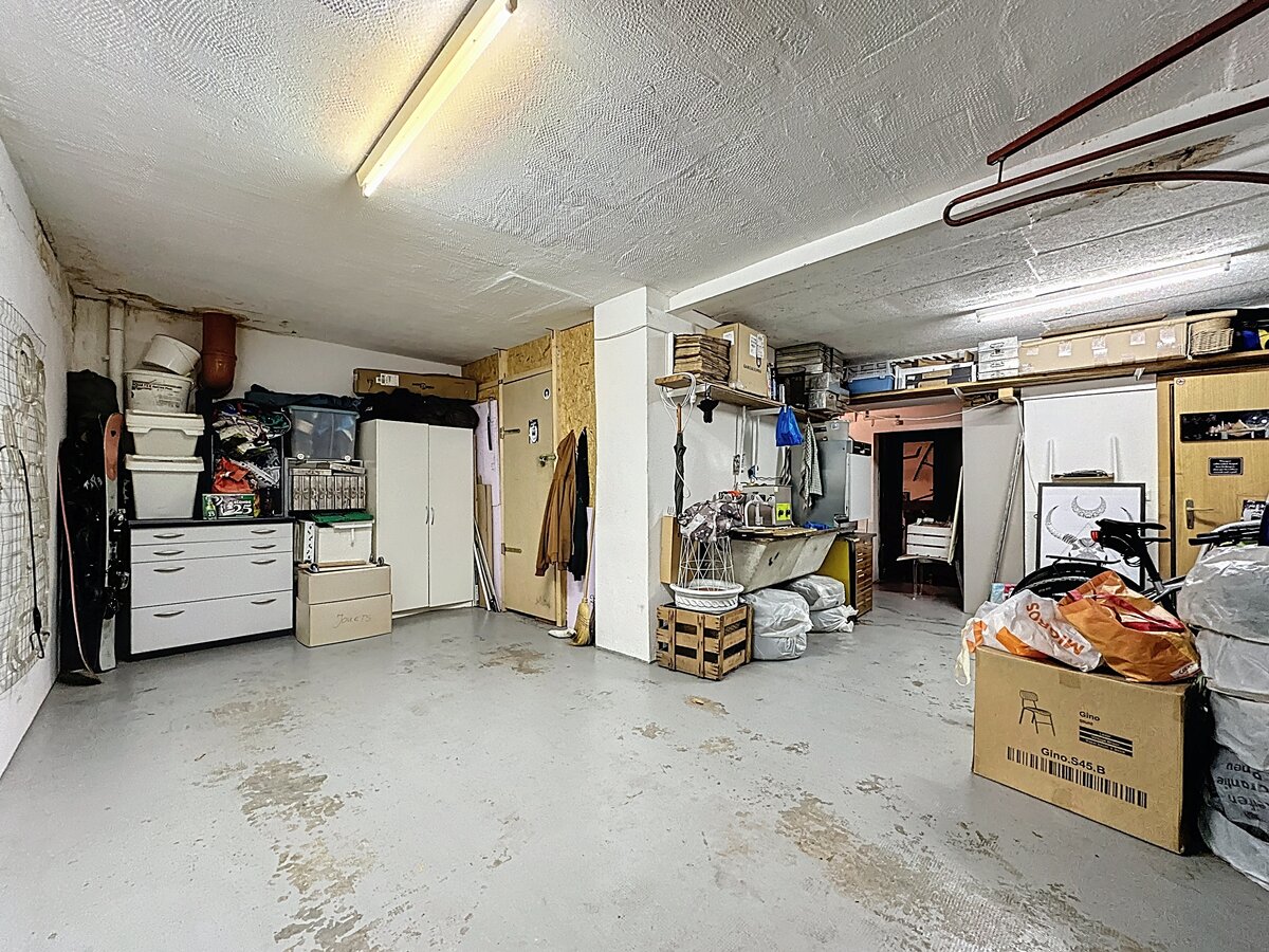 Keller- bzw. Garagenraum mit Lagerung
