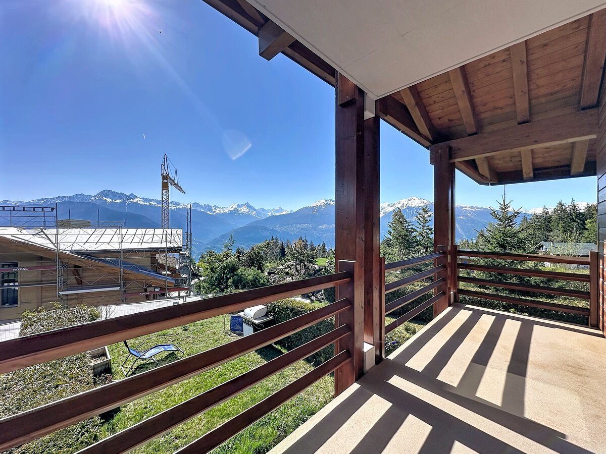Balkon mit Bergblick