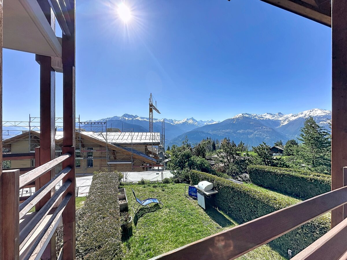 Balkon- und Bergblick