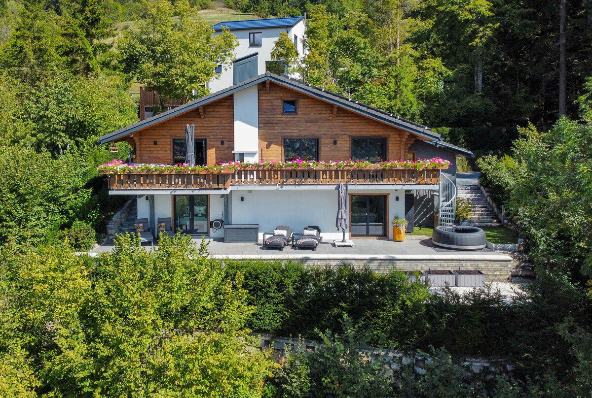 Alpinhaus mit Terrasse und Balkon