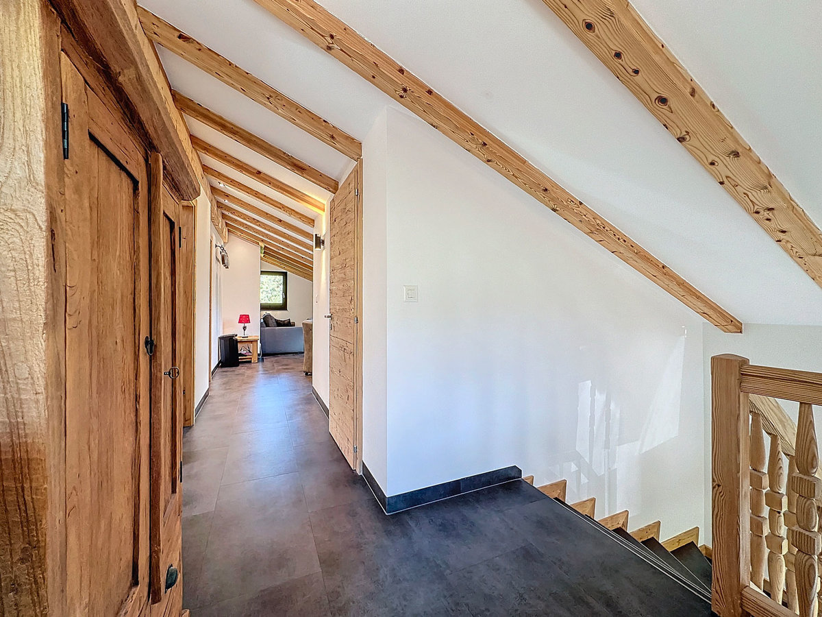 Dachgeschossflur mit Treppe