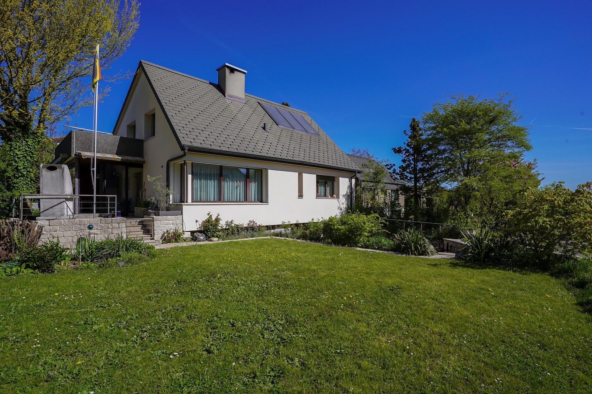 Einfamilienhaus mit großem Garten
