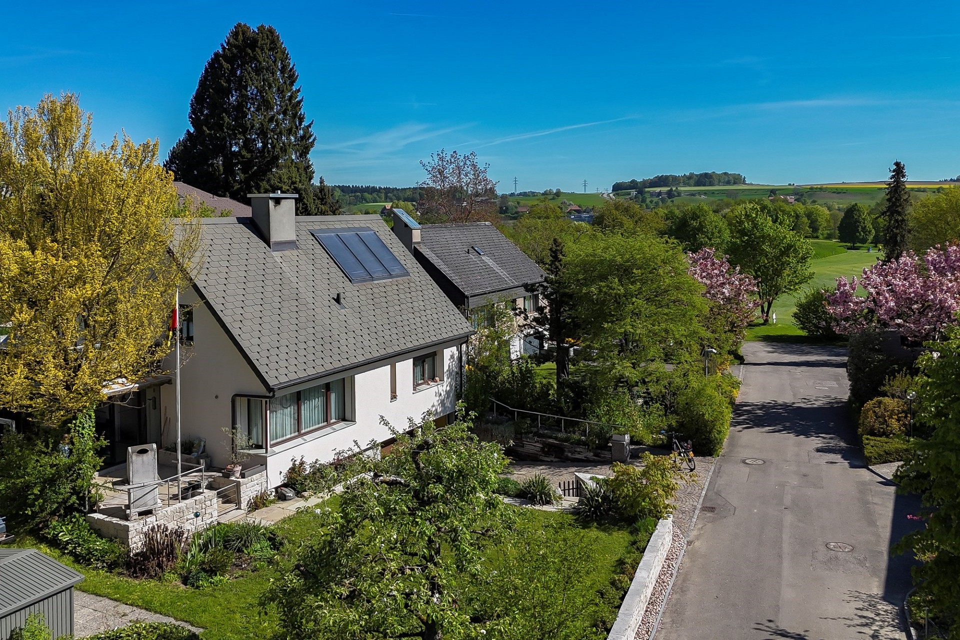 Ländliches Einfamilienhaus mit großem Garten und Fernblick
