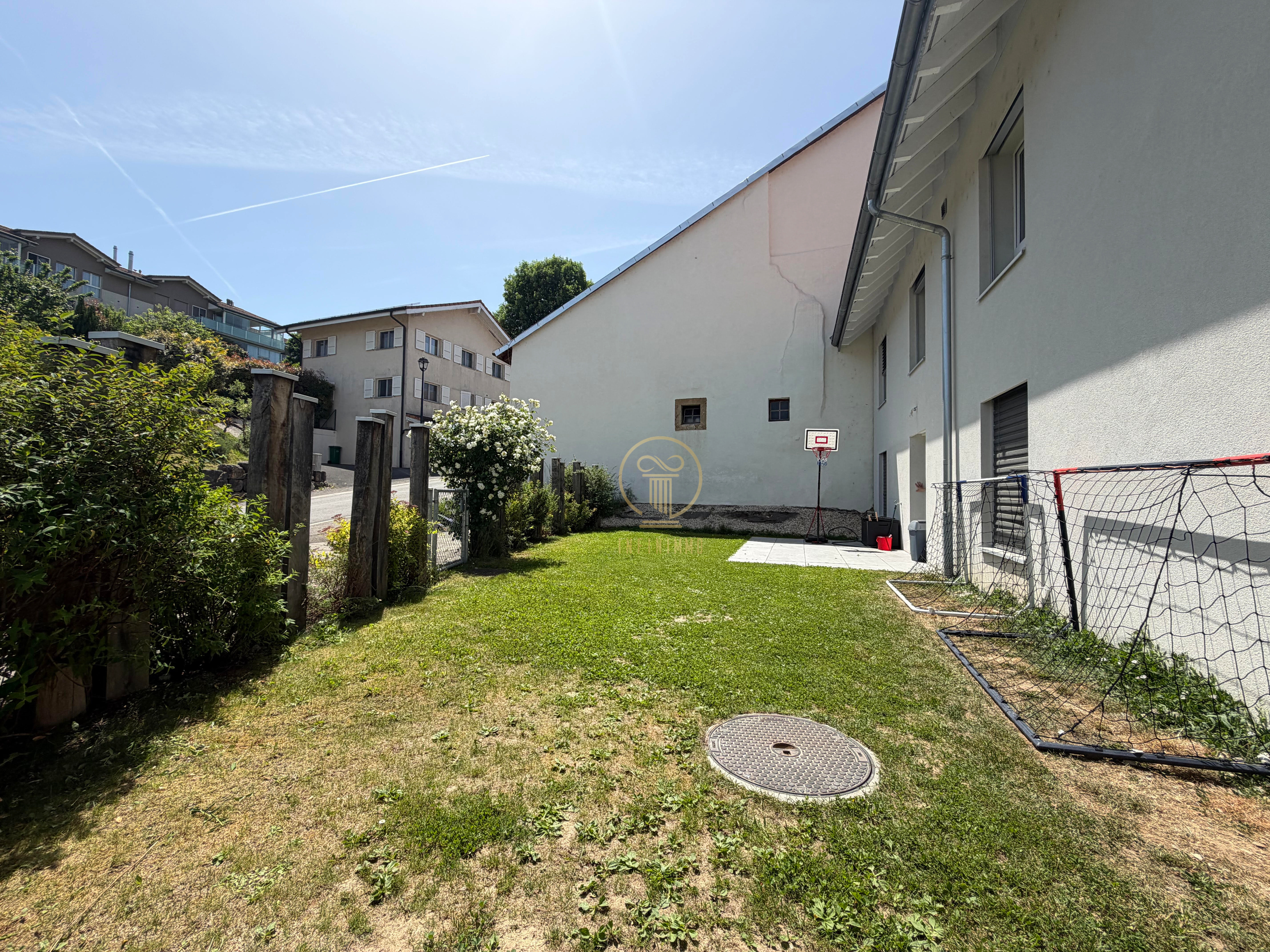 Gartenbereich neben dem Haus