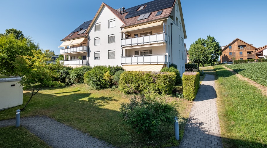 Mehrfamilienhaus mit Gartenanlage