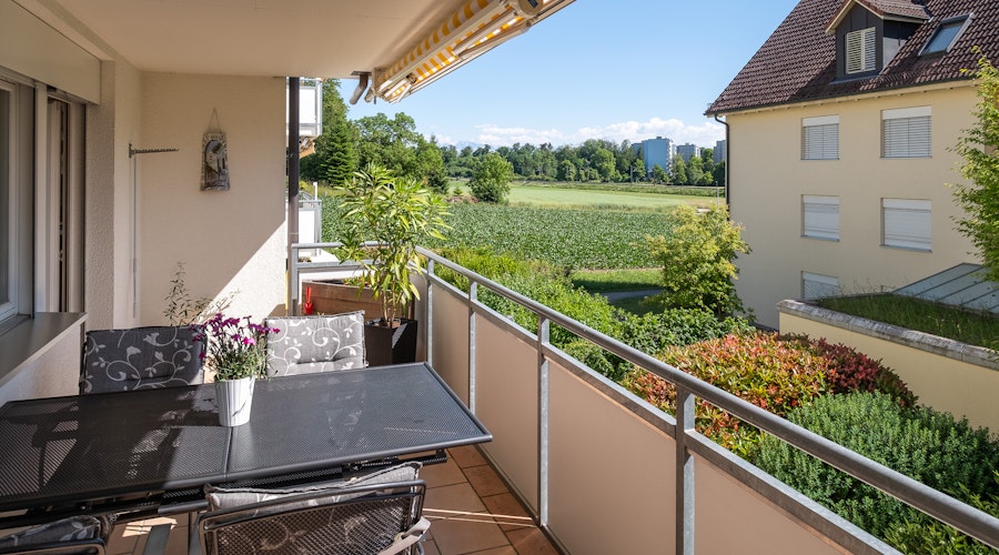 Balkon mit Grünblick