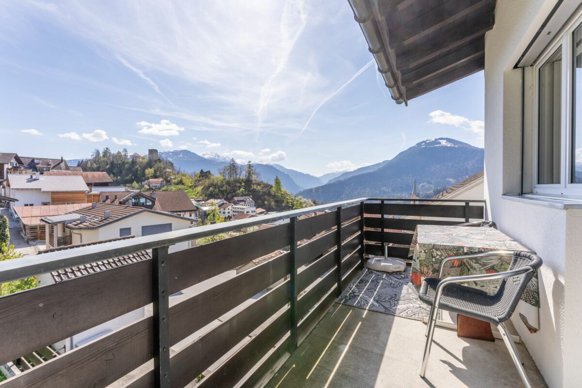 Balkon mit Bergpanorama