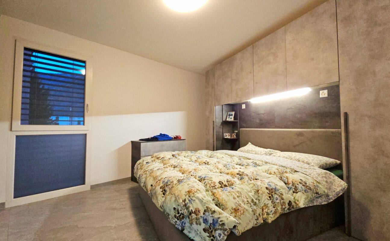 Modernes Schlafzimmer mit Einbauschrank
